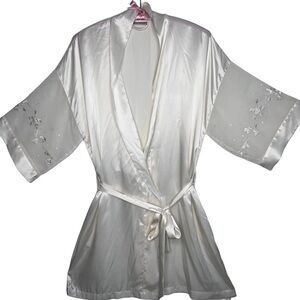 Valerie Stevens White Satin Kimono Sleeves Short Robe Size S Lace Trim Silky